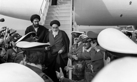 Аятолла Хомейни прибывает в Иран на самолете Air France, 01.02.1979 г.