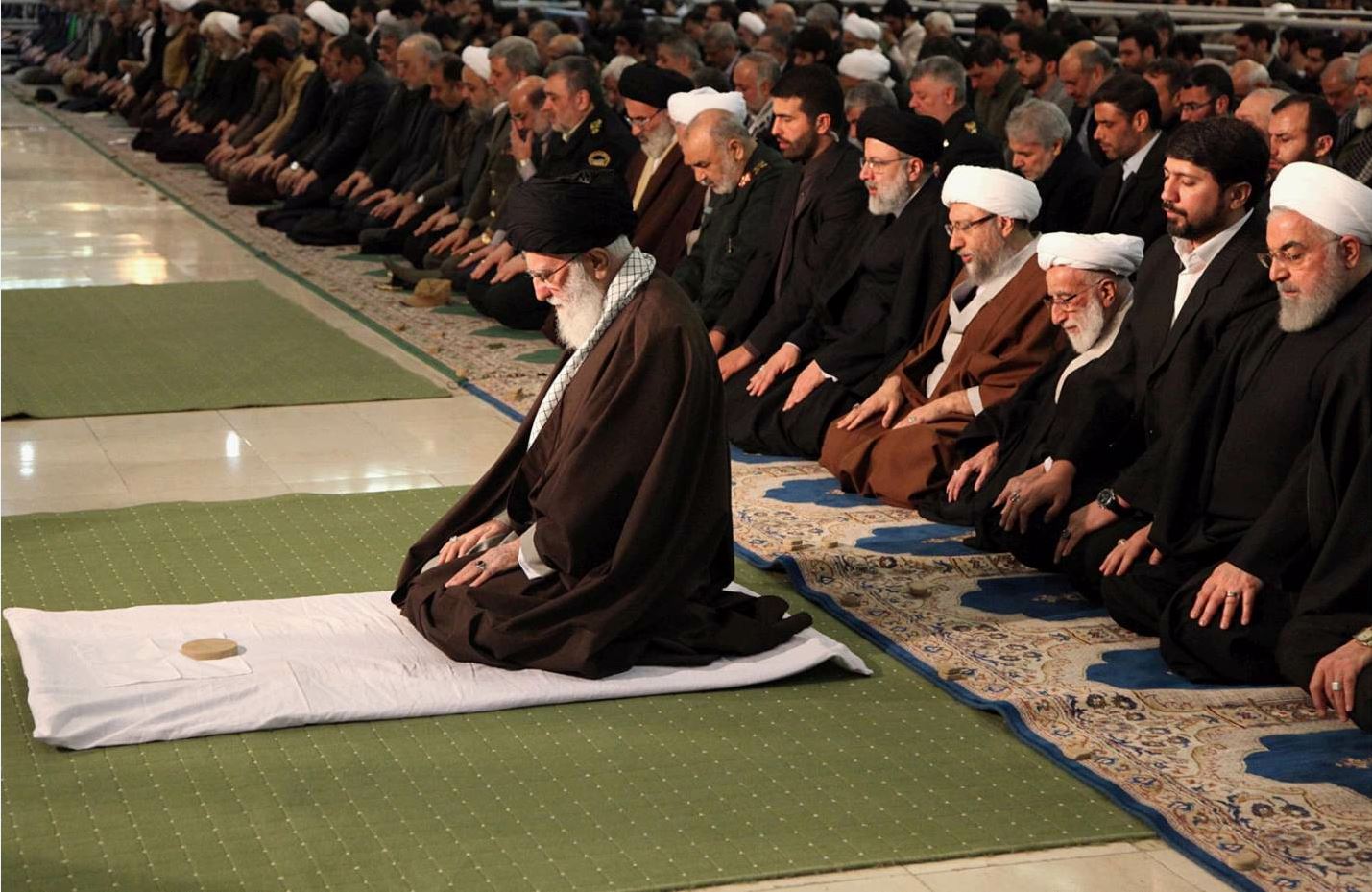Верховный руководитель Ирана Али Хаменеи совершает пятничный намаз, 17.01.2020 г.